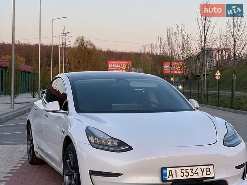 Седан Tesla Model 3 2019 в Ирпене