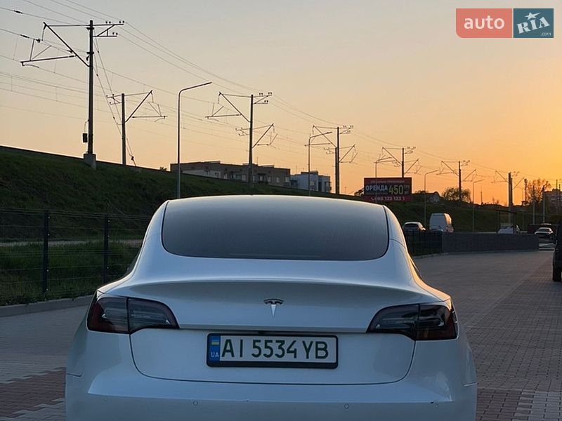 Седан Tesla Model 3 2019 в Ирпене