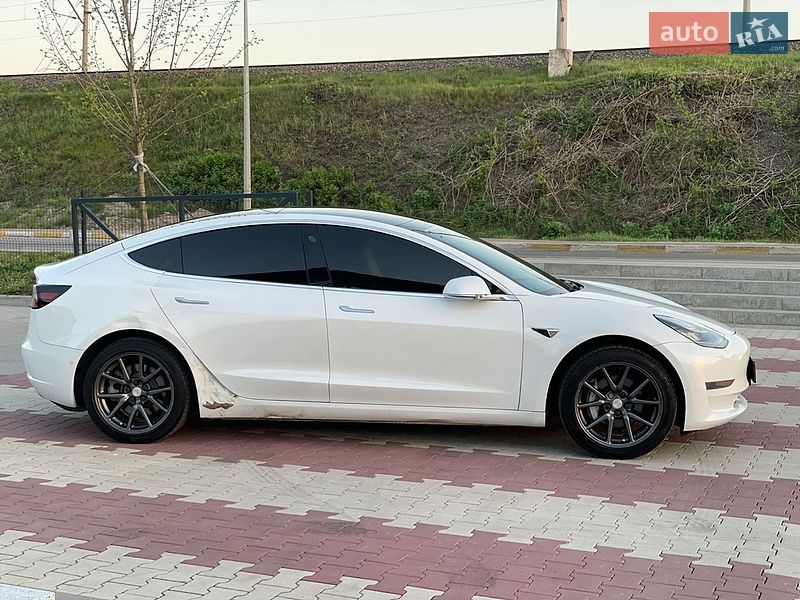 Седан Tesla Model 3 2019 в Ирпене