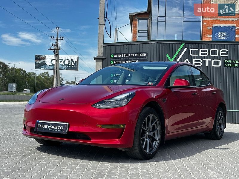 Седан Tesla Model 3 2020 в Львові