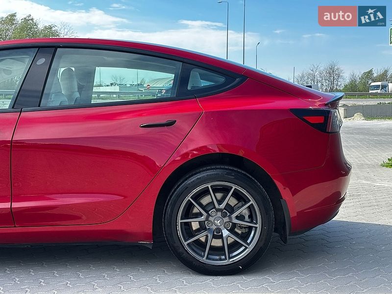 Седан Tesla Model 3 2020 в Львові