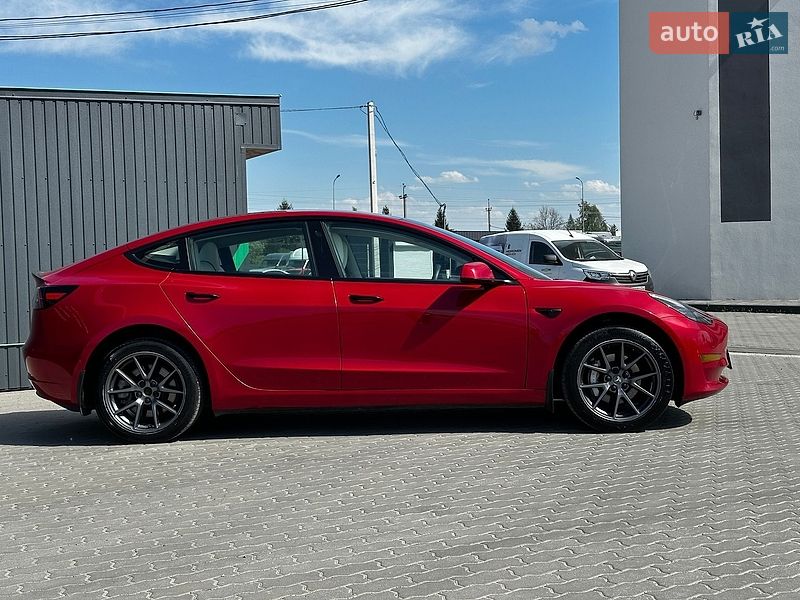 Седан Tesla Model 3 2020 в Львові