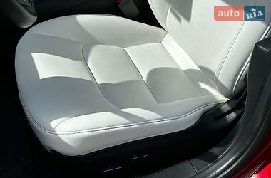 Седан Tesla Model 3 2020 в Львові