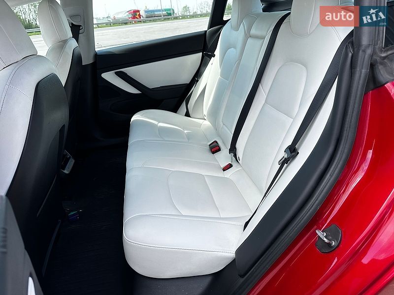 Седан Tesla Model 3 2020 в Львові