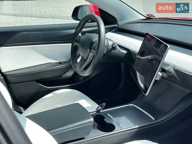 Седан Tesla Model 3 2020 в Львові