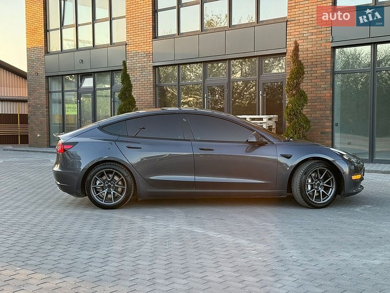 Седан Tesla Model 3 2021 в Вінниці