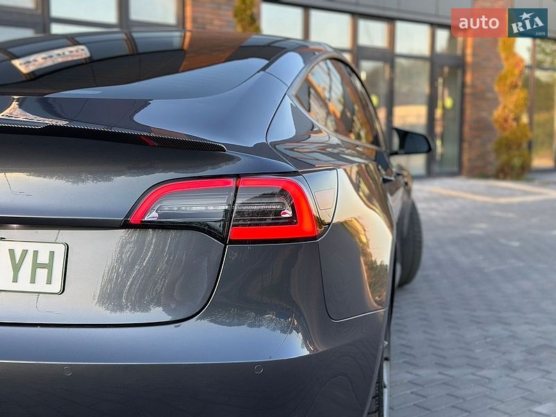 Седан Tesla Model 3 2021 в Вінниці
