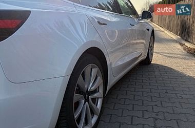 Седан Tesla Model 3 2019 в Львове