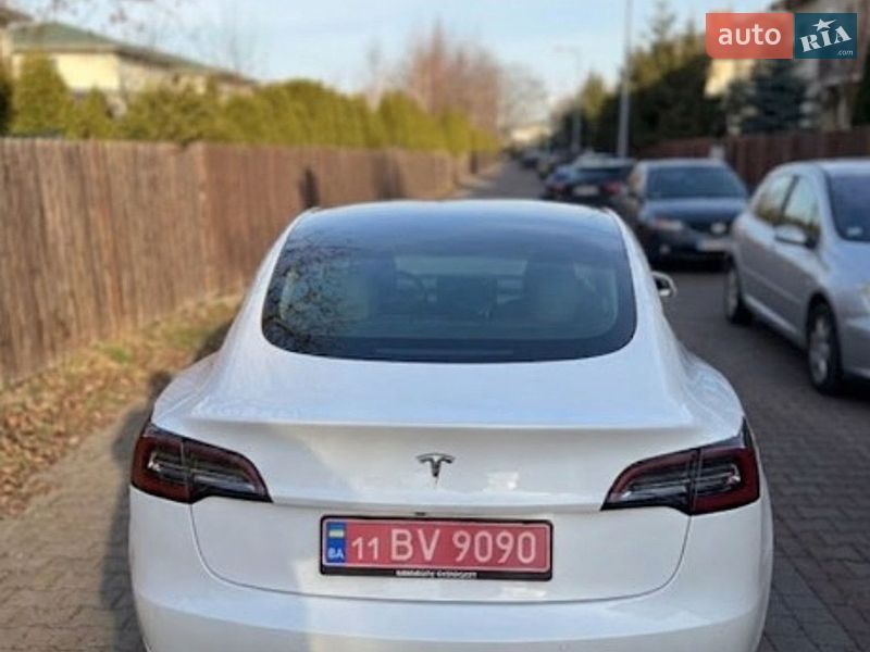 Седан Tesla Model 3 2019 в Львове