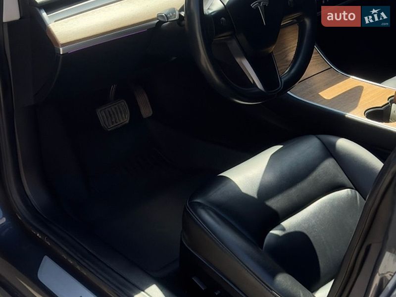Седан Tesla Model 3 2019 в Вінниці