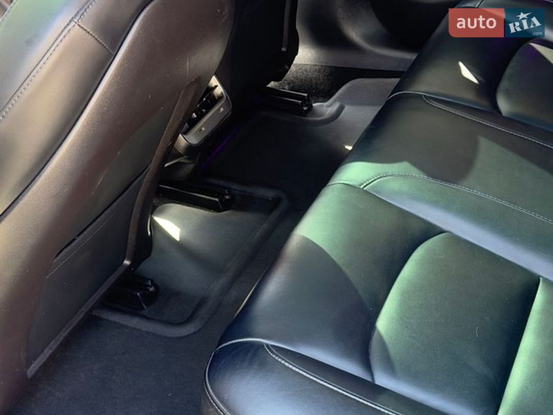 Седан Tesla Model 3 2019 в Вінниці