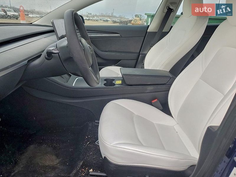 Седан Tesla Model 3 2023 в Львові