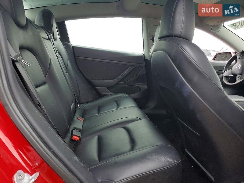 Седан Tesla Model 3 2020 в Львове