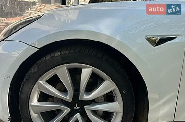 Седан Tesla Model 3 2020 в Ніжині