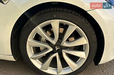 Седан Tesla Model 3 2020 в Ніжині