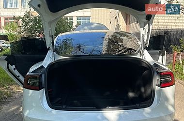 Седан Tesla Model 3 2020 в Ніжині