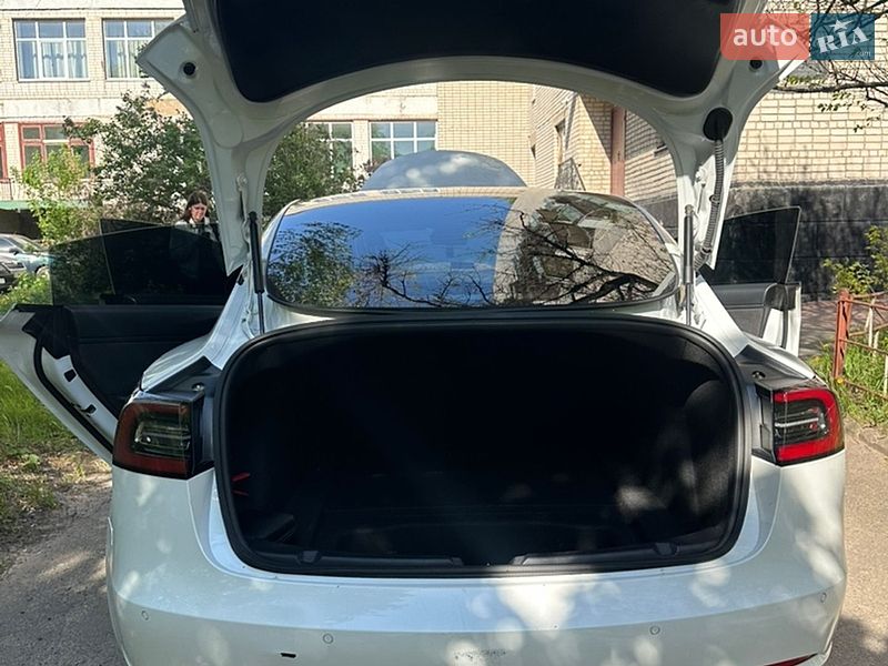 Седан Tesla Model 3 2020 в Ніжині