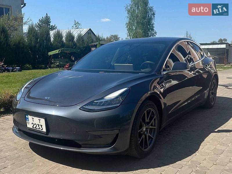 Седан Tesla Model 3 2018 в Золотоноші