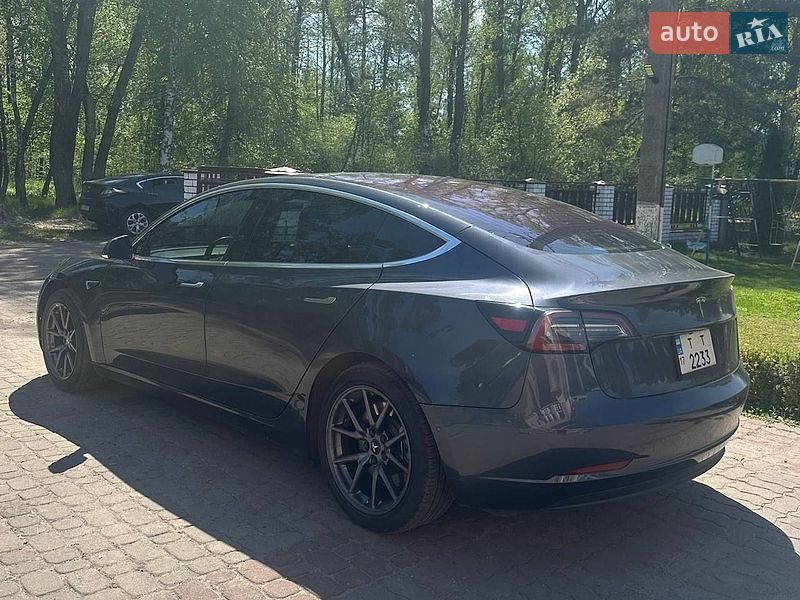 Седан Tesla Model 3 2018 в Золотоноші
