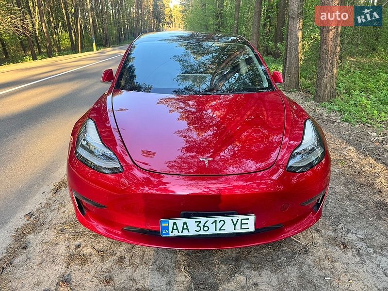 Седан Tesla Model 3 2020 в Києві