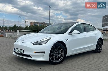 Седан Tesla Model 3 2020 в Львові