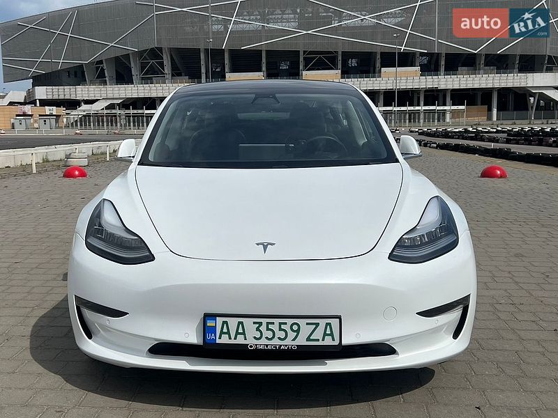 Седан Tesla Model 3 2020 в Львові