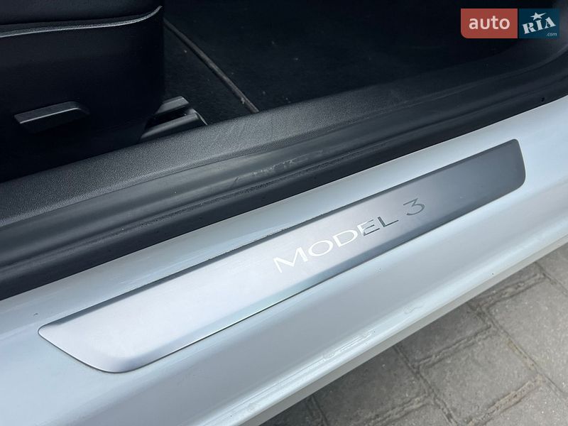 Седан Tesla Model 3 2020 в Львові