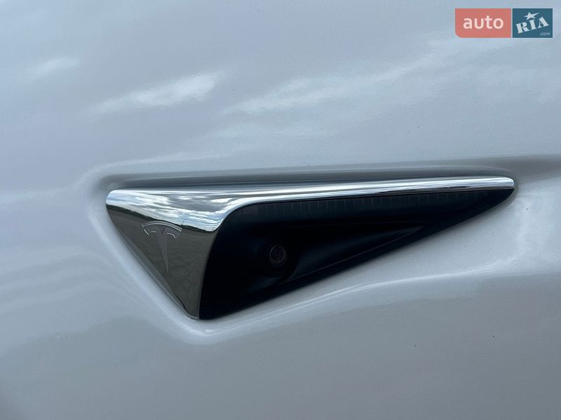 Седан Tesla Model 3 2020 в Львові