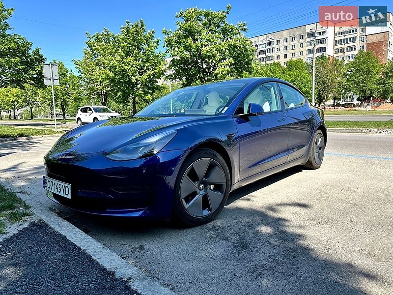 Седан Tesla Model 3 2023 в Львове