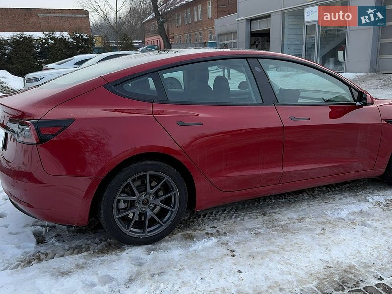 Седан Tesla Model 3 2023 в Львове