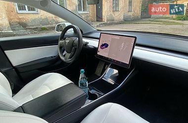 Седан Tesla Model 3 2019 в Днепре