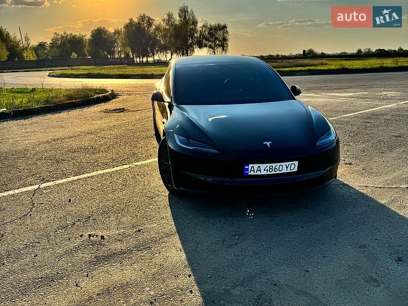 Седан Tesla Model 3 2024 в Киеве