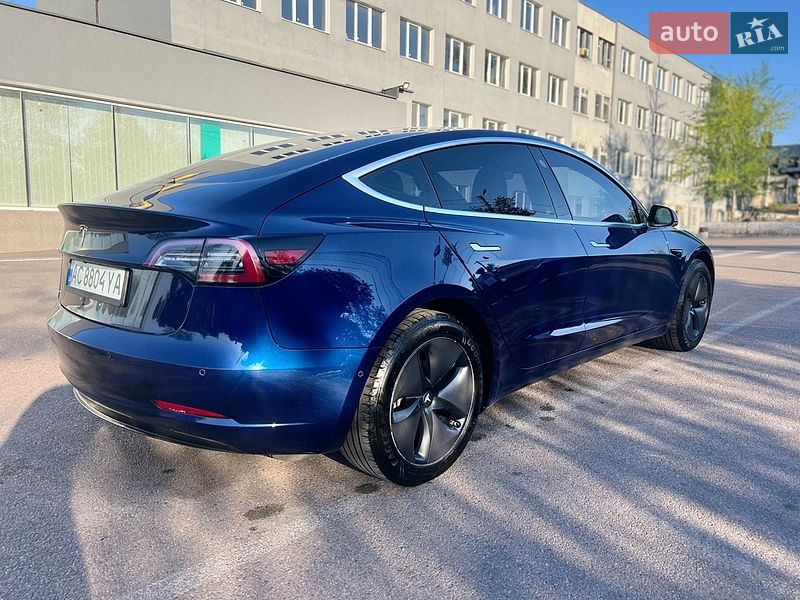 Седан Tesla Model 3 2018 в Кам'янському