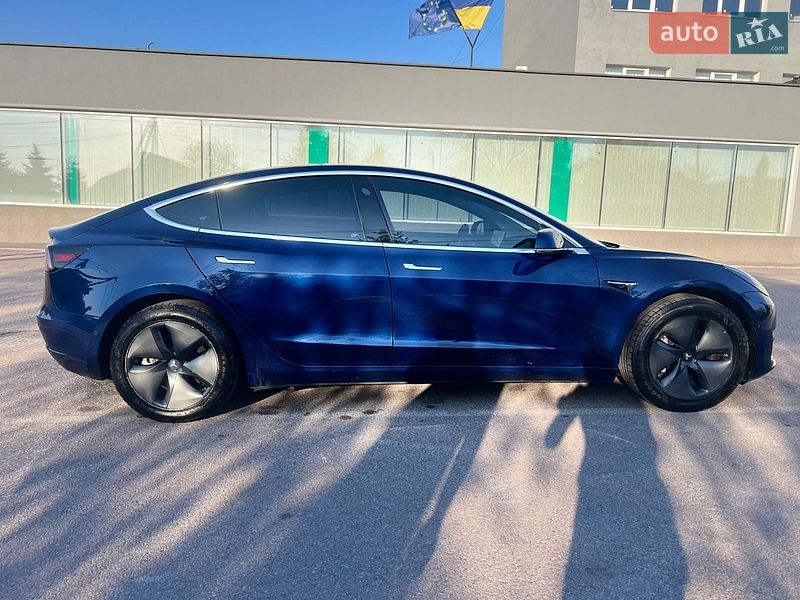 Седан Tesla Model 3 2018 в Кам'янському