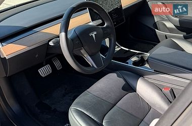 Седан Tesla Model 3 2020 в Львове