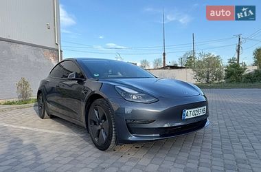 Седан Tesla Model 3 2023 в Івано-Франківську