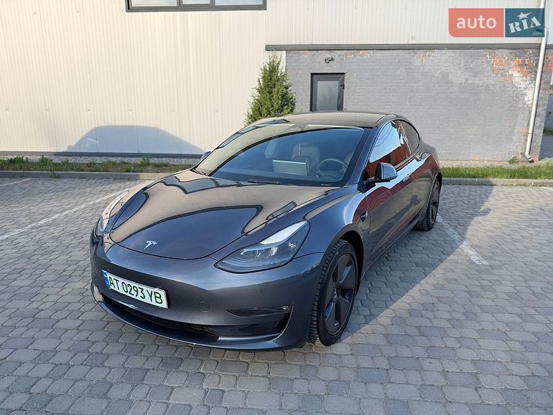 Седан Tesla Model 3 2023 в Івано-Франківську