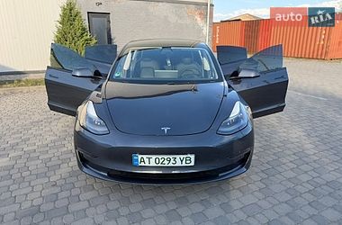 Седан Tesla Model 3 2023 в Івано-Франківську