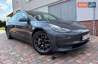 Седан Tesla Model 3 2021 в Львове