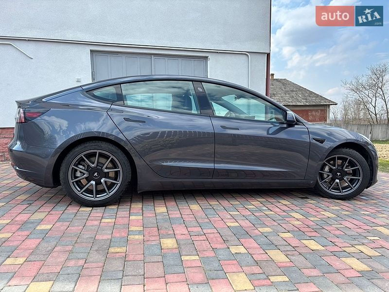 Седан Tesla Model 3 2021 в Львове
