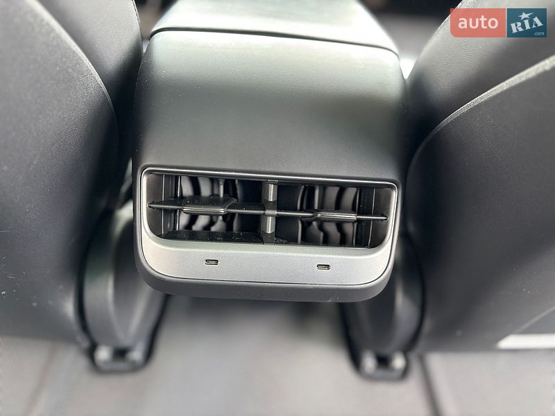 Седан Tesla Model 3 2021 в Львове