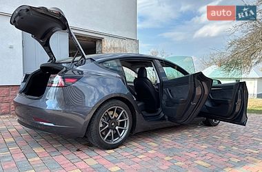 Седан Tesla Model 3 2021 в Львове