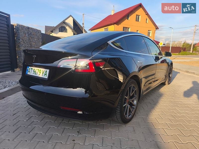 Седан Tesla Model 3 2020 в Ивано-Франковске