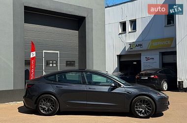 Седан Tesla Model 3 2025 в Киеве