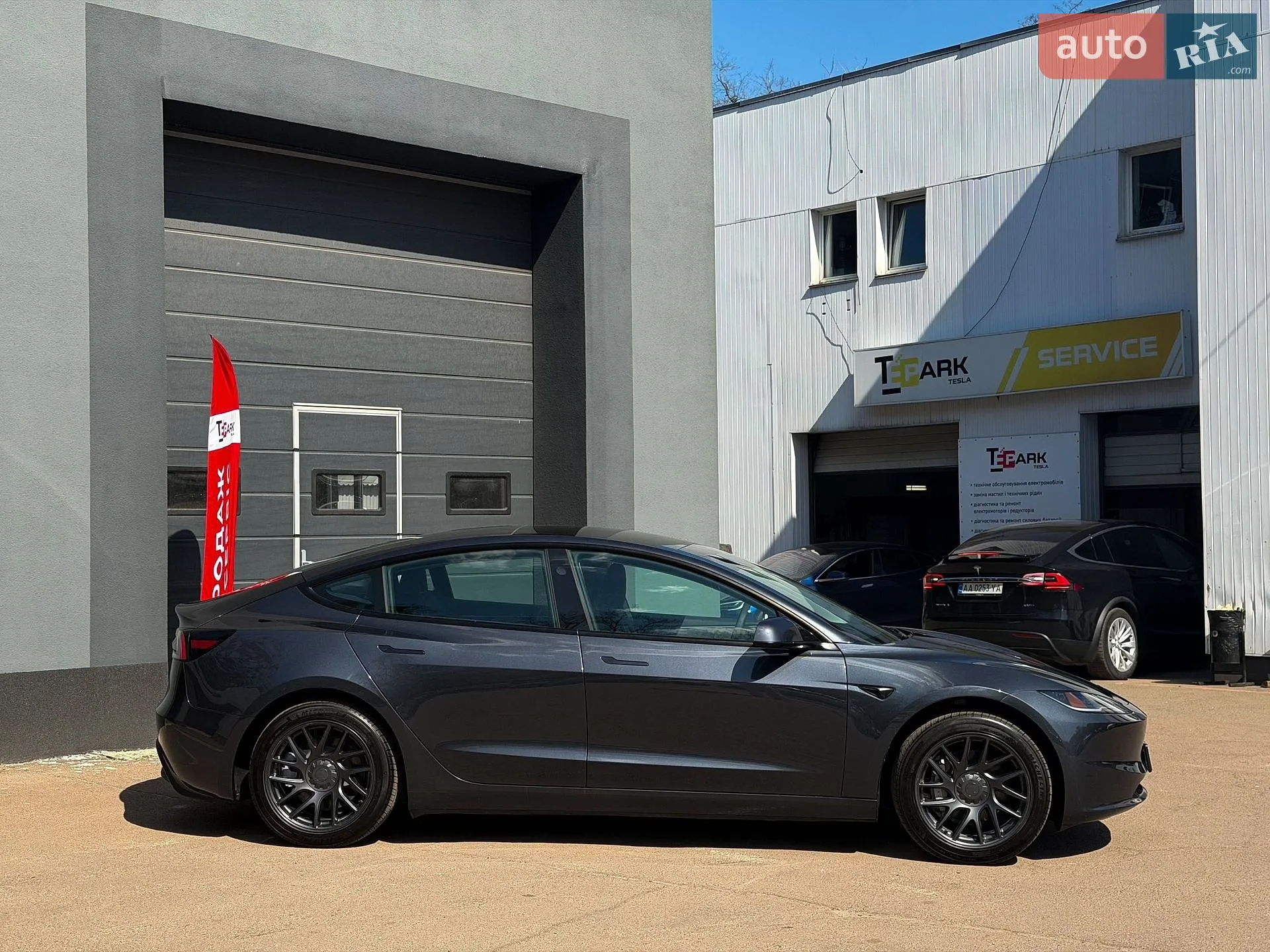 2025 Tesla Model 3 - мініатюра 11