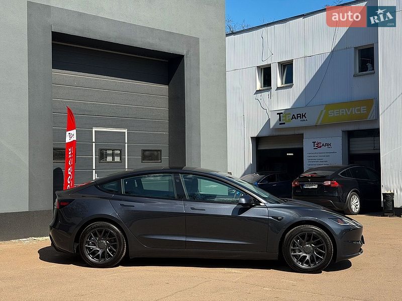 Седан Tesla Model 3 2025 в Киеве
