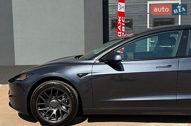 Седан Tesla Model 3 2025 в Киеве