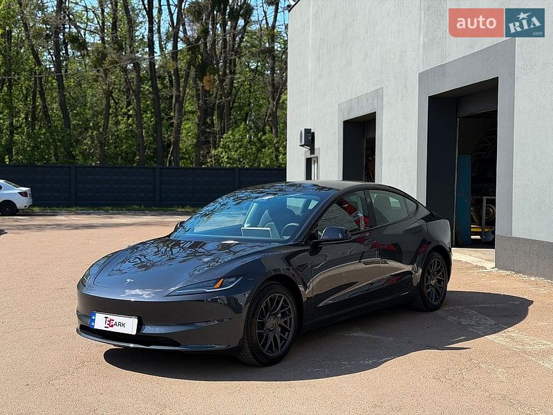Седан Tesla Model 3 2025 в Киеве