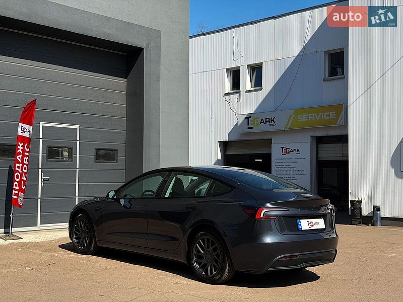 Седан Tesla Model 3 2025 в Киеве