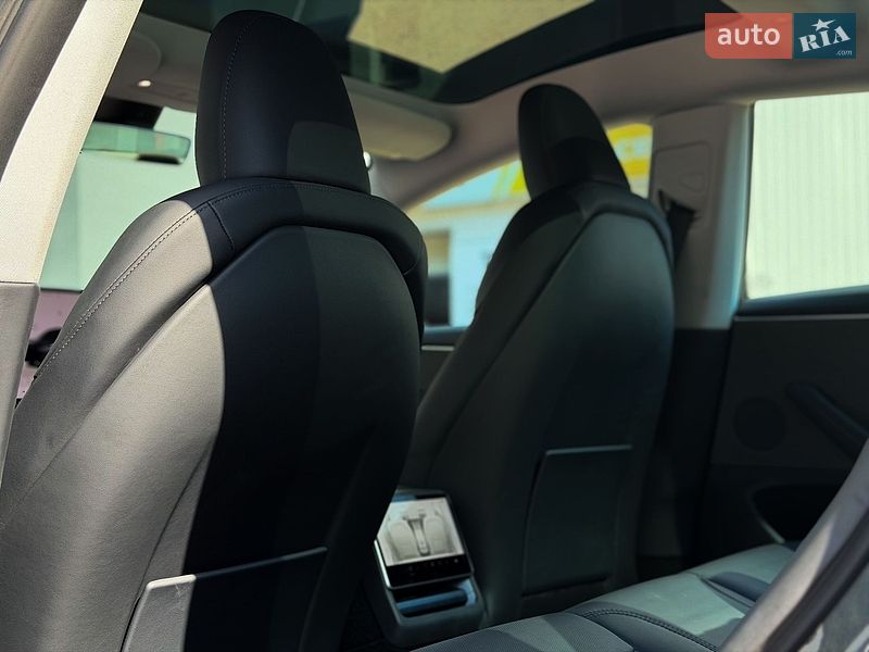 Седан Tesla Model 3 2025 в Киеве